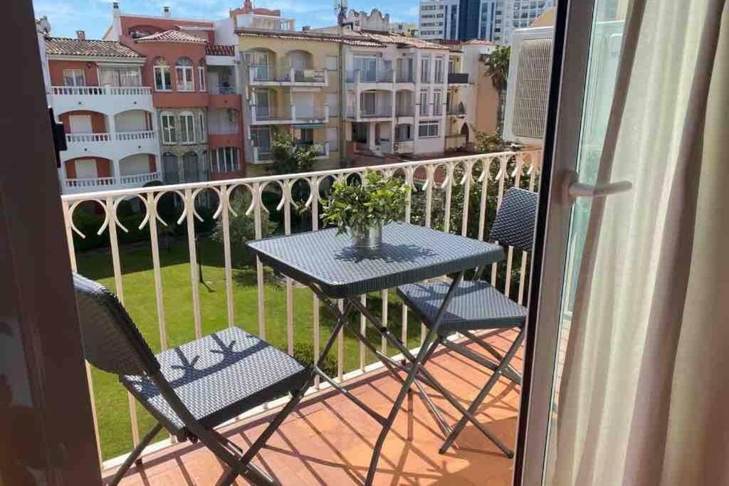 Apartmán Apartamento Para 4 Personas A 200 M De La Playa. Empuriabrava Exteriér fotografie